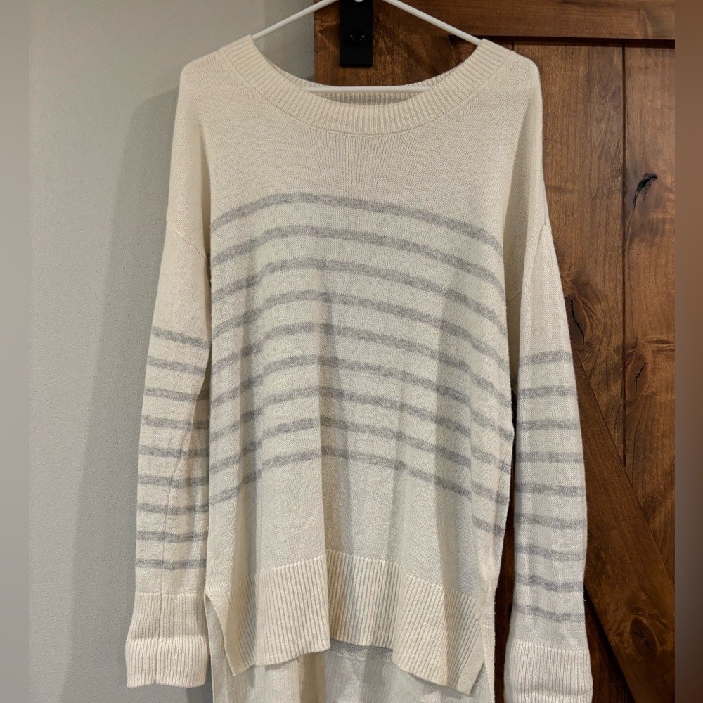 Gap sweater